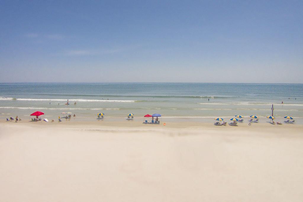 Fantasy Island - Daytona Beach Shores Aparthotel Exteriör bild